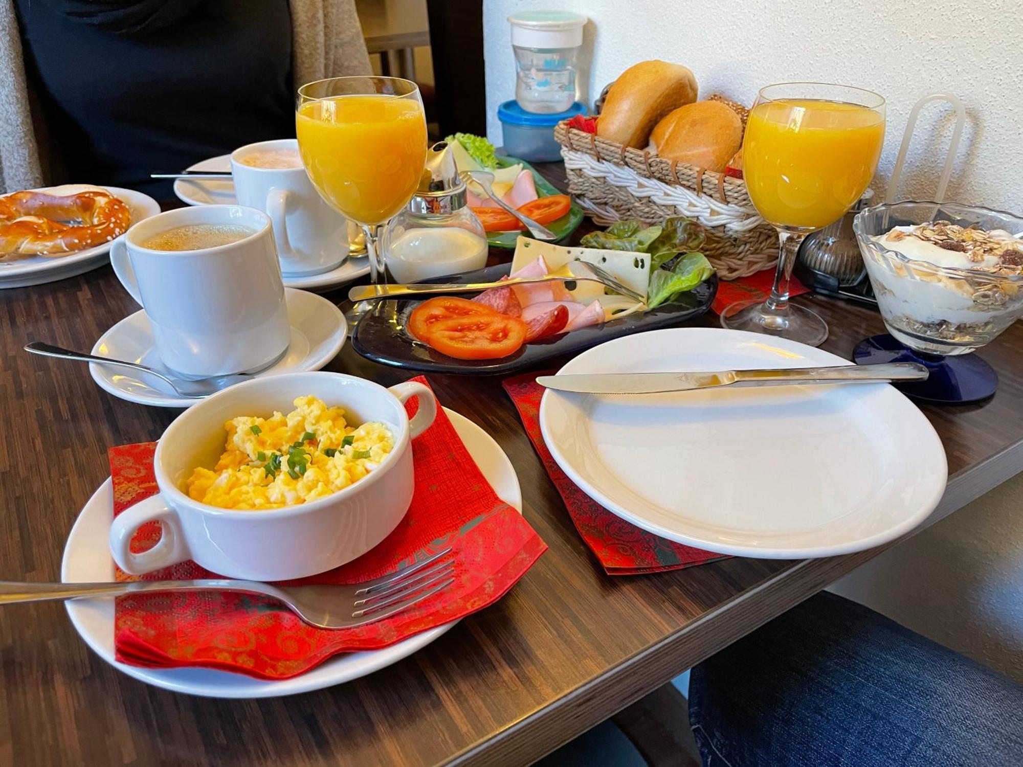 Traumhafte Business & Relax Wohnung Direkt Im Stadtkern Oettingens By Elation Homes Oettingen in Bayern Kültér fotó