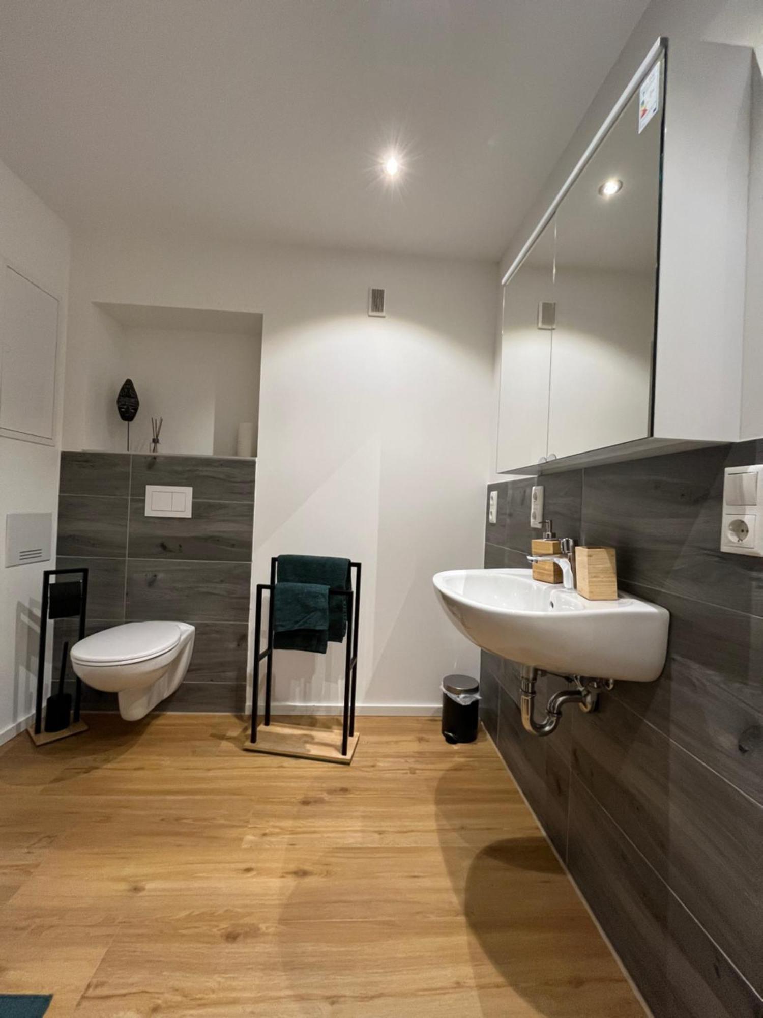 Traumhafte Business & Relax Wohnung Direkt Im Stadtkern Oettingens By Elation Homes Oettingen in Bayern Kültér fotó