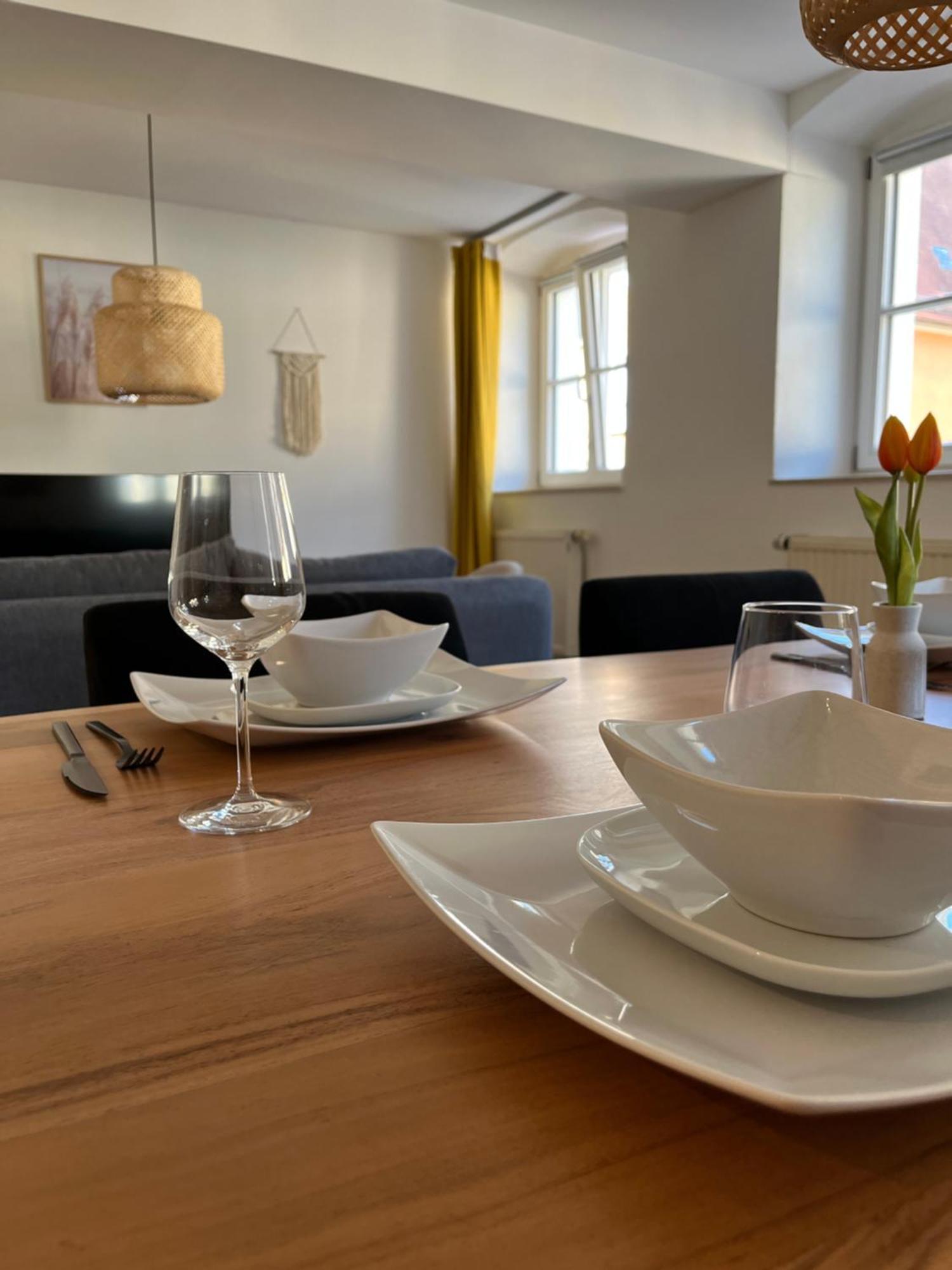 Traumhafte Business & Relax Wohnung Direkt Im Stadtkern Oettingens By Elation Homes Oettingen in Bayern Kültér fotó