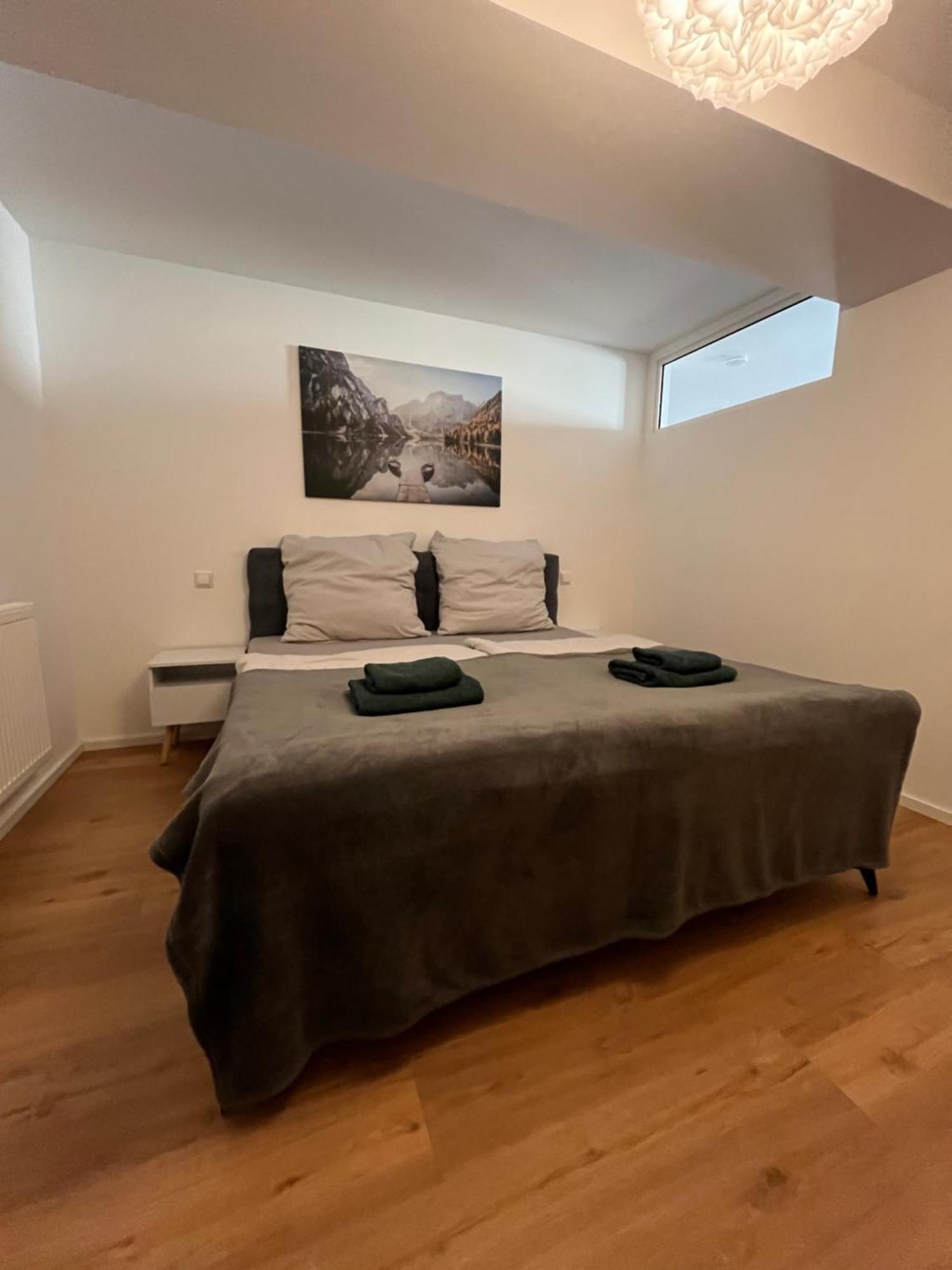 Traumhafte Business & Relax Wohnung Direkt Im Stadtkern Oettingens By Elation Homes Oettingen in Bayern Kültér fotó