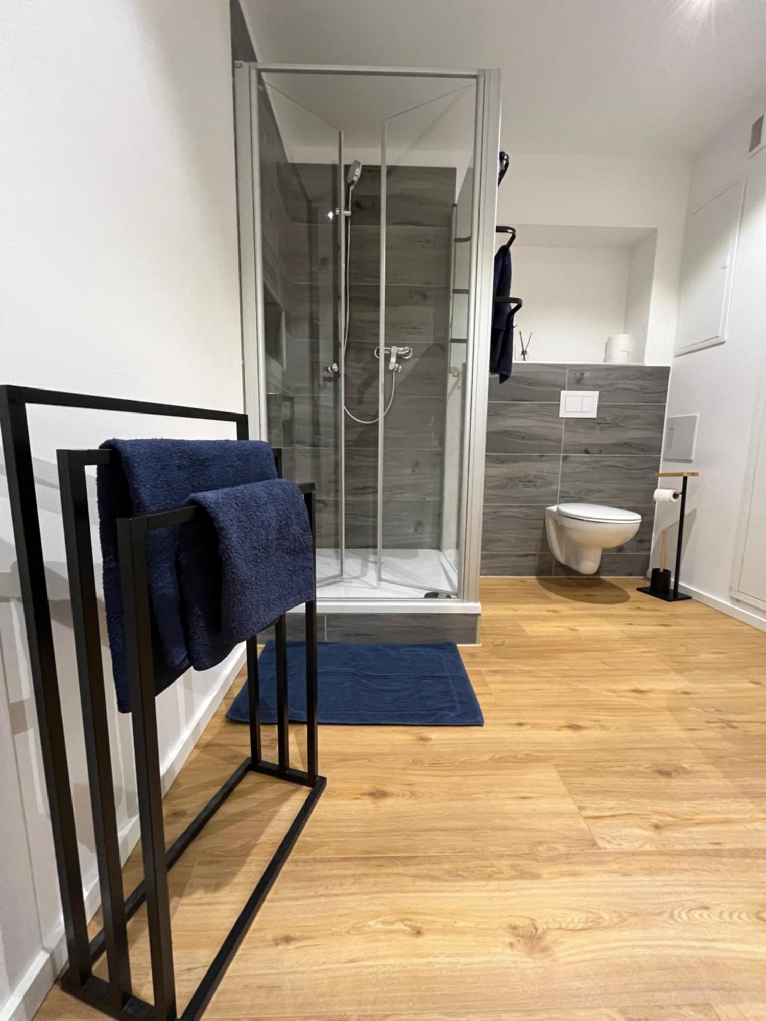 Traumhafte Business & Relax Wohnung Direkt Im Stadtkern Oettingens By Elation Homes Oettingen in Bayern Kültér fotó